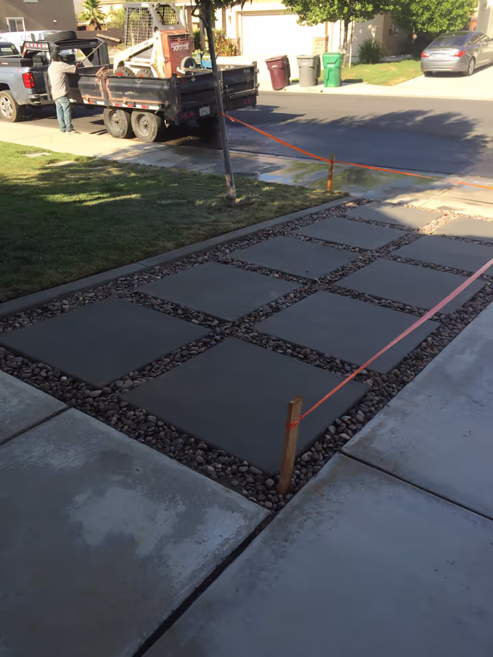 Residential Concrete Landscape Walkways Decorative Flatwork — photo 3